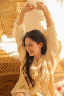 男朋友捏小兔子头